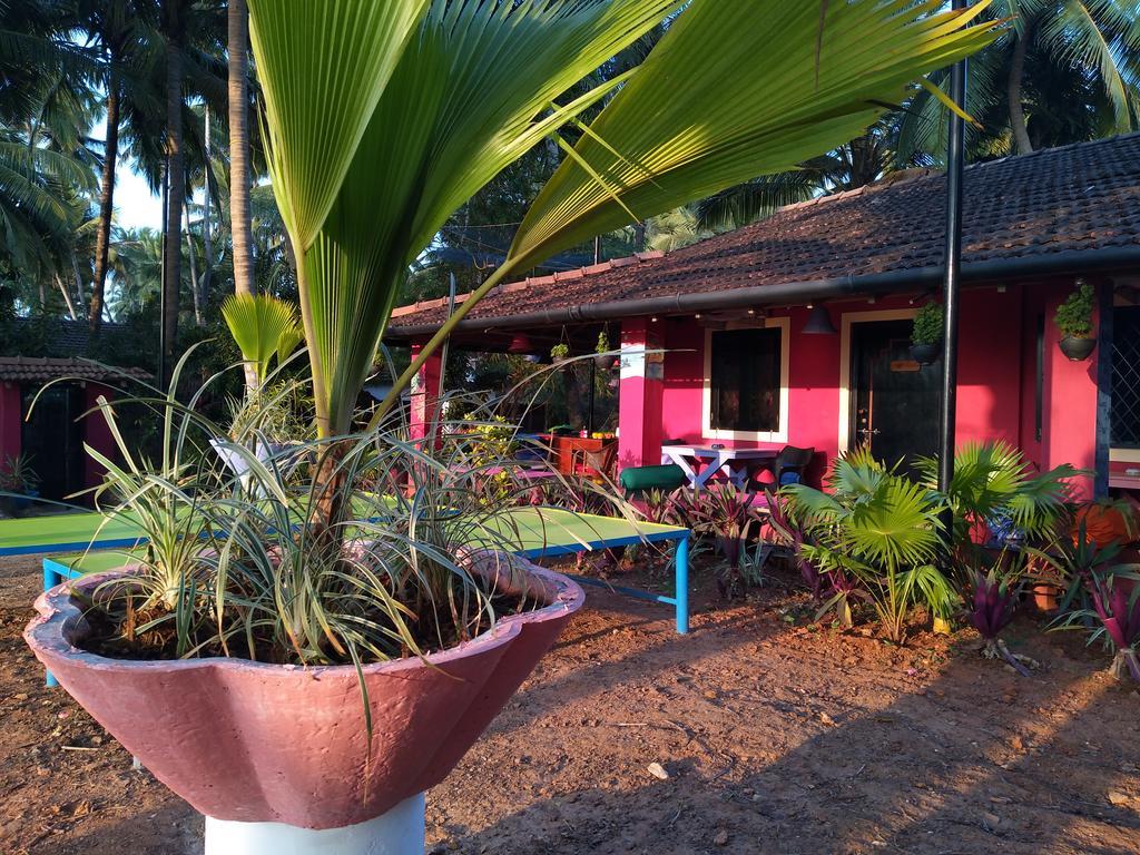 The Yuppi Hippi Hideout Hotell Anjuna Exteriör bild