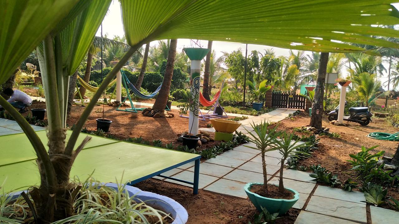 The Yuppi Hippi Hideout Hotell Anjuna Exteriör bild