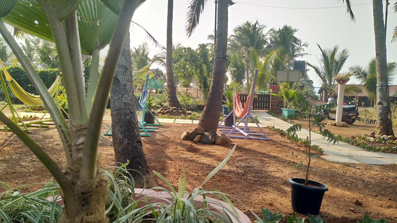 The Yuppi Hippi Hideout Hotell Anjuna Exteriör bild